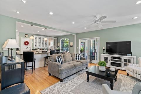 8 Beacon St, Danvers, MA 01923 photo 18