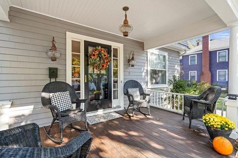 8 Beacon St, Danvers, MA 01923 photo 4