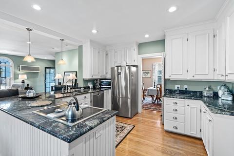 8 Beacon St, Danvers, MA 01923 photo 13