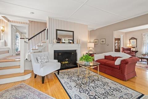 8 Beacon St, Danvers, MA 01923 photo 5