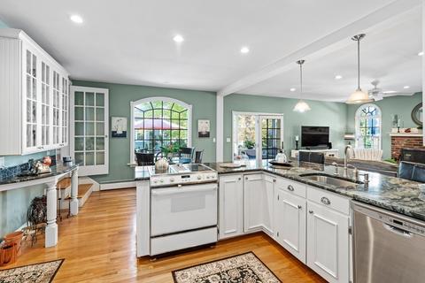 8 Beacon St, Danvers, MA 01923 photo 12