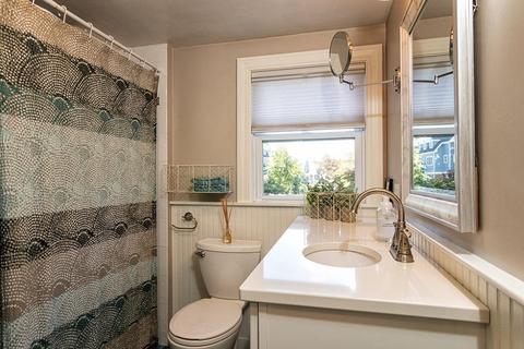 16 Beach St, Marblehead, MA 01945 photo 13