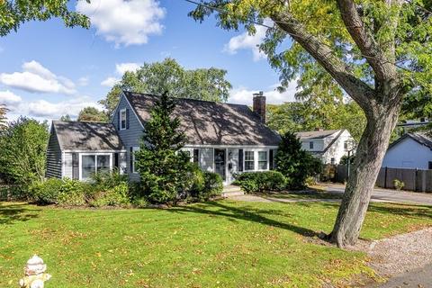 16 Beach St, Marblehead, MA 01945 photo 2