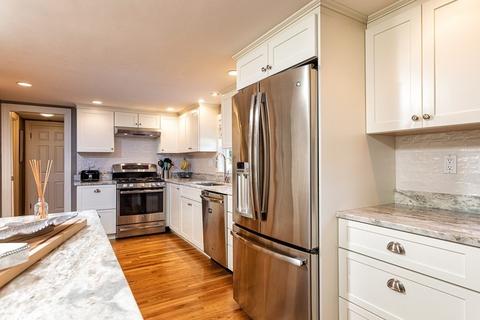 16 Beach St, Marblehead, MA 01945 photo 5