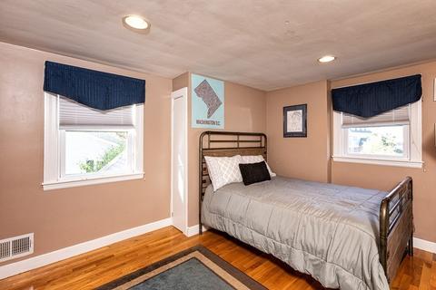 16 Beach St, Marblehead, MA 01945 photo 15