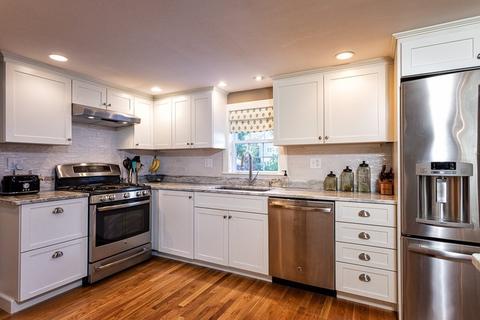 16 Beach St, Marblehead, MA 01945 photo 4