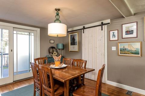 16 Beach St, Marblehead, MA 01945 photo 7