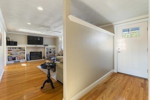 23 Glendale, Danvers, MA 01923 photo 3