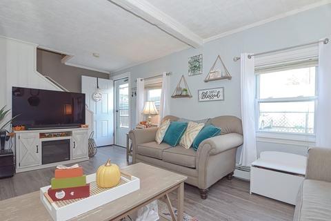 21 Almy St, Fall River, MA 02720 photo 6
