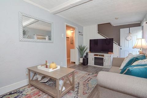 21 Almy St, Fall River, MA 02720 photo 5