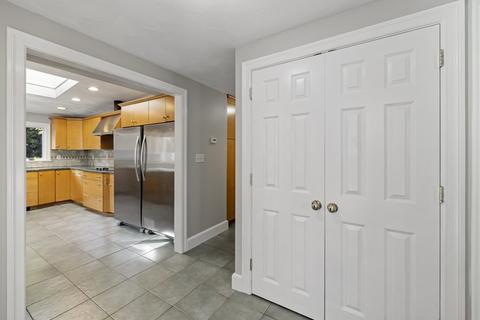 4 Hampton Rd, Stoneham, MA 02180 photo 3