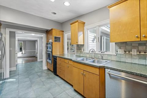 4 Hampton Rd, Stoneham, MA 02180 photo 12