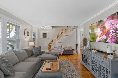 13 Winthrop Ave, Reading, MA 01867 photo 3