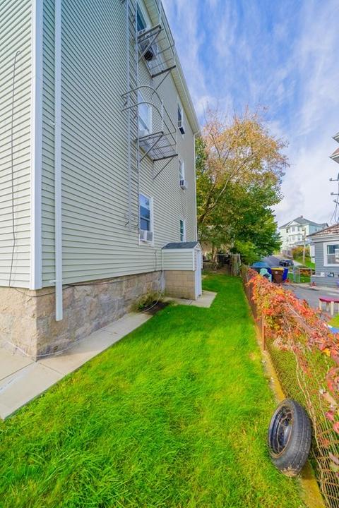 236 Tecumseh St, Fall River, MA 02721 photo 4