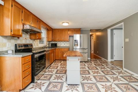 155 Senator St, Springfield, MA 01129 photo 9