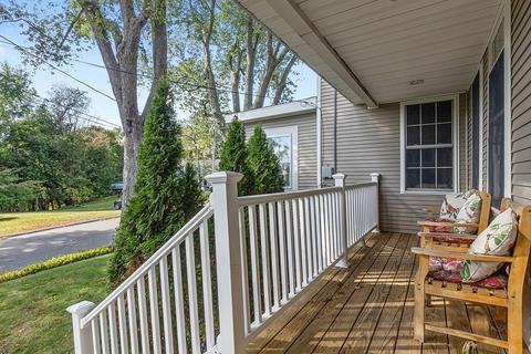 18 Hillcrest Rd, Danvers, MA 01923 photo 2
