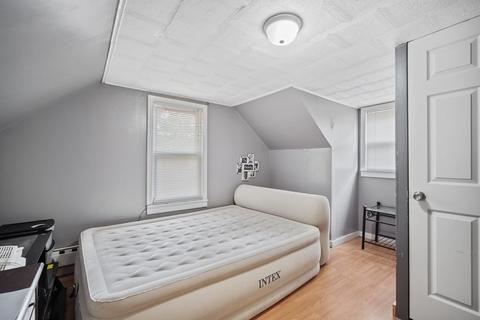 72 Curve St, Springfield, MA 01104 photo 8