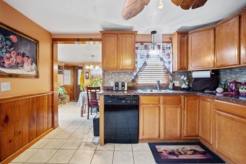 72 Curve St, Springfield, MA 01104 photo 4