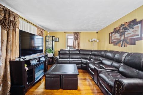 72 Curve St, Springfield, MA 01104 photo 3