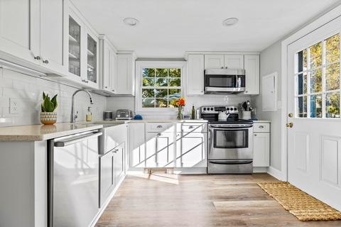 21 Bradley Woods, Hingham, MA 02043 photo 1