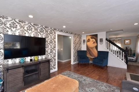 145 Walnut St, Framingham, MA 01702 photo 11