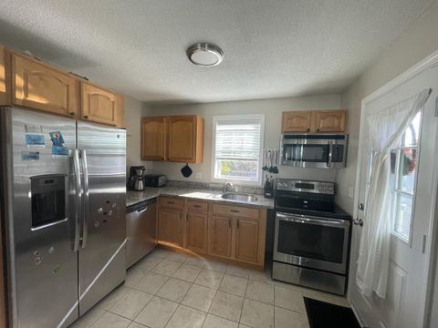 39 Salisbury St, Fall River, MA 02724 photo 6