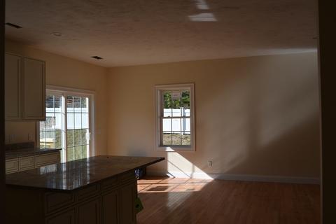 21 Carleton St, Worcester, MA 01603 photo 2