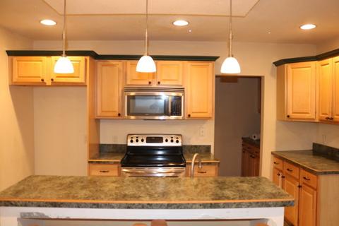 27 Reed St, Springfield, MA 01109 photo 2