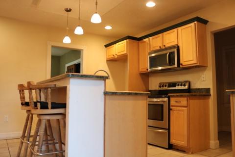27 Reed St, Springfield, MA 01109 photo 5