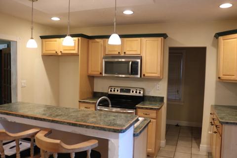 27 Reed St, Springfield, MA 01109 photo 3