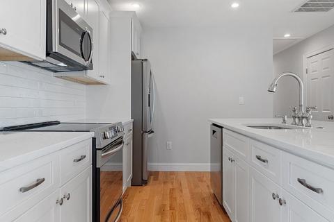 14 Scott St #3, Gloucester, MA 01930 photo 4