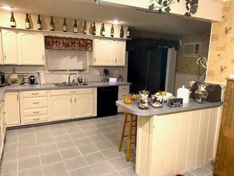 46 Dudley St, Wilbraham, MA 01095 photo 3