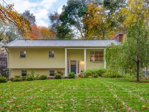 25 Colonial Rd, Sutton, MA 01590 photo 1