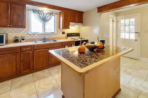 327 Commonwealth Ave, Springfield, MA 01108 photo 4