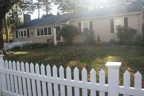 8 Benjamin Dr, Attleboro, MA 02703 photo 2