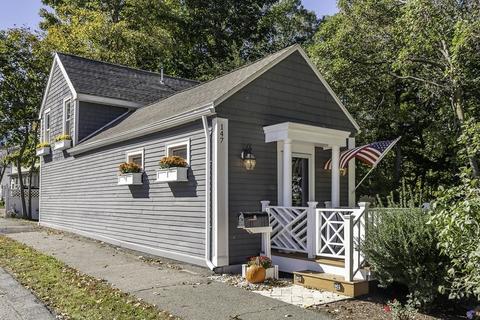 147 Walnut St, Wellesley, MA 02481 photo 2