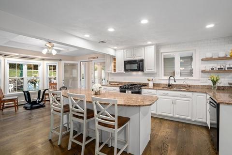 4 Robert St, Walpole, MA 02081 photo 3