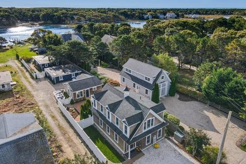 370 Monomoscoy Rd, Mashpee, MA 02649 photo 1