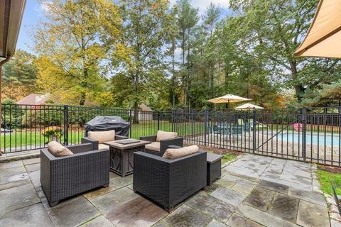 110 Hewitt Dr, Raynham, MA 02767 photo 9