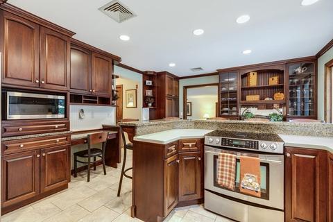 110 Hewitt Dr, Raynham, MA 02767 photo 11