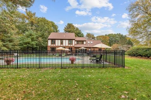 110 Hewitt Dr, Raynham, MA 02767 photo 5