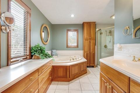 110 Hewitt Dr, Raynham, MA 02767 photo 33