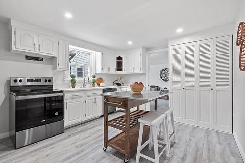 34 Macarthur Rd, Beverly, MA 01915 photo 4