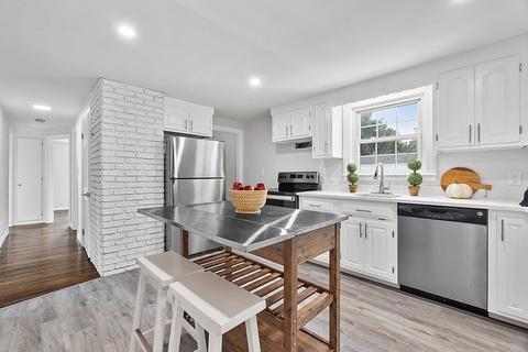 34 Macarthur Rd, Beverly, MA 01915 photo 3