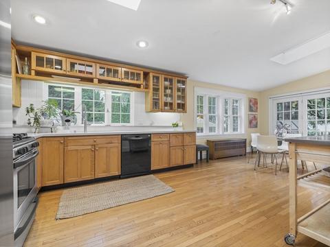 668 Webster St, Needham, MA 02492 photo 3