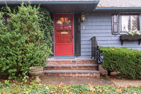 7 Forest St, Stoneham, MA 02180 photo 2