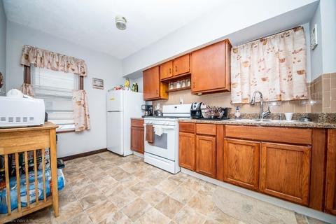 83 Flint St, Fall River, MA 02723 photo 11