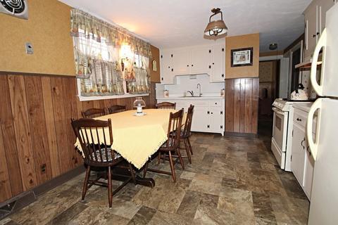 225 Central St, Saugus, MA 01906 photo 4