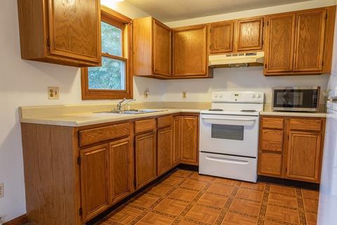 27 Bristol St, Chicopee, MA 01013 photo 8