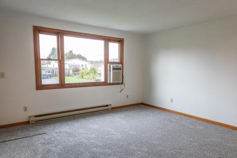 27 Bristol St, Chicopee, MA 01013 photo 4